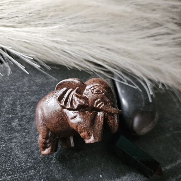 ADORABLE  Hand Carved Wooden Elephant - Picture 5 of 11